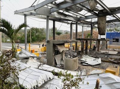 Geger Ledakan Rusak Gerbang Tol di Kolombia