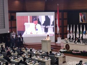 Gubernur Dedi Mulyadi Sebut Bey Tauladan Birokrat Sunda Gubernur Dedi Mulyadi Sebut Bey Tauladan Birokrat Sunda