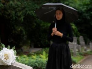 Bolehkah Wanita Haid Ziarah Kubur dan Membaca Al Fatihah? Bolehkah Wanita Haid Ziarah Kubur dan Membaca Al Fatihah?