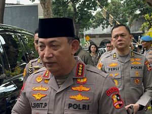 Video: Kapolri Melayat ke Rumah Duka Eks Wakapolri Syafruddin Video: Kapolri Melayat ke Rumah Duka Eks Wakapolri Syafruddin