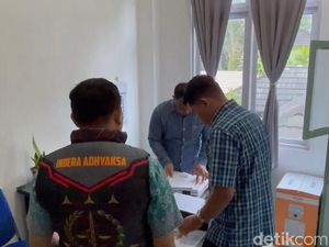 Kantor Disdik-BPKAD Mura Digeledah Dugaan Korupsi Anggaran Perlengkapan Sekolah Kantor Disdik-BPKAD Mura Digeledah Dugaan Korupsi Anggaran Perlengkapan Sekolah