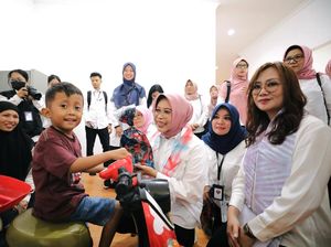 Tinjau Sentra Handayani, DWP Kemensos Salurkan Bantuan ATENSI ke PPKS