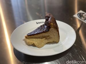 Knots: Super Lembut! Basque Cheesecake dan Mocha Mousse di Bakery Baru Knots: Super Lembut! Basque Cheesecake dan Mocha Mousse di Bakery Baru