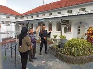 OTK Lempar Bungkusan Berisi Pil Dobel L di Lapas Blitar OTK Lempar Bungkusan Berisi Pil Dobel L di Lapas Blitar