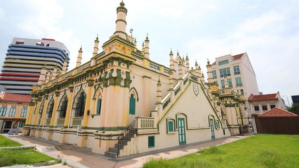 Melihat Masjid Bersejarah di Kawasan Little India Singapura