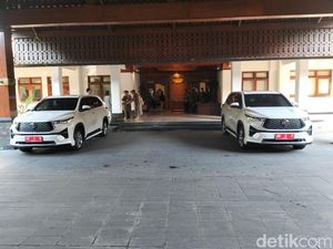 Pemkot Solo Beli Mobil Dinas Baru untuk Walkot Respati dan Wawalkot Astrid Pemkot Solo Beli Mobil Dinas Baru untuk Walkot Respati dan Wawalkot Astrid