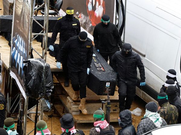 Momen Hamas Serahkan 4 Jenazah Sandera Israel