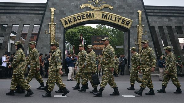 Momen Kedatangan Kepala Daerah Peserta Retret di Magelang
