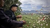 Tabur Bunga Peringati Dua Dekade Longsor TPA Leuwigajah