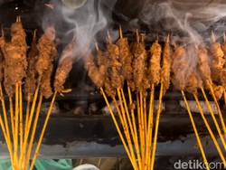 Cicipi Sate Padang Legendaris di Pasar Ramai Medan, Laris Manis Sejak 1995