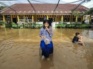 SDN 98 Kota Jambi Banjir, KBM Diliburkan SDN 98 Kota Jambi Banjir, KBM Diliburkan