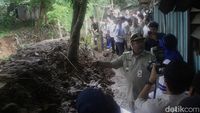 Wagub Bang Doel Tinjau Pengerukan Kali Krukut