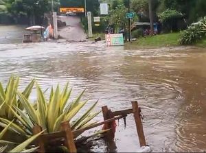 Banjir Genangi Tulungrejo Kota Batu Dampak Hujan Intensitas Tinggi Banjir Genangi Tulungrejo Kota Batu Dampak Hujan Intensitas Tinggi