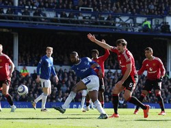 Everton Raih Kemenangan Gemilang 2-0 atas MU di Babak Pertama