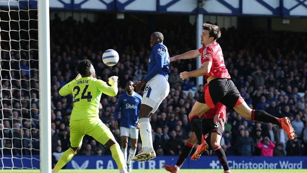 Soccer Football - Premier League - Everton v Manchester United - Goodison Park, Liverpool, Britain - February 22, 2025 Everton's Abdoulaye Doucoure scores their second goal REUTERS/Phil Noble EDITORIAL USE ONLY. NO USE WITH UNAUTHORIZED AUDIO, VIDEO, DATA, FIXTURE LISTS, CLUB/LEAGUE LOGOS OR 'LIVE' SERVICES. ONLINE IN-MATCH USE LIMITED TO 120 IMAGES, NO VIDEO EMULATION. NO USE IN BETTING, GAMES OR SINGLE CLUB/LEAGUE/PLAYER PUBLICATIONS. PLEASE CONTACT YOUR ACCOUNT REPRESENTATIVE FOR FURTHER DETAILS..