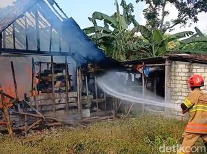 Lupa Matikan Kompor, Rumah Juragan Air di Bojonegoro Ludes Terbakar