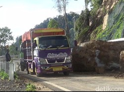 Jalur Penghubung Lumajang-Malang Tertimbun Longsor, Akses Lalin Buka Tutup