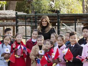 Melania Trump Jadi Idola Perempuan China, Dipuji Sebagai Istri Berbakti
