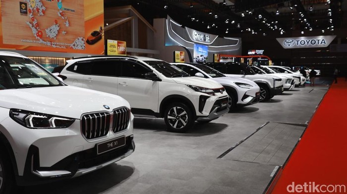 Pameran kendaraan beroda empat IIMS 2025. Pameran kendaraan beroda empat IIMS 2025.