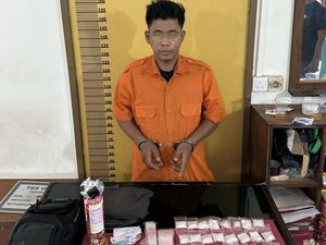 Teruskan Bisnis Narkoba Ayah, Pria di Inhu Dijebloskan ke Jeruji Besi