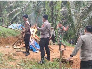 Polisi Bakar 11 Titik Lubang Tikus Tambang Emas Ilegal di Bungo Polisi Bakar 11 Titik Lubang Tikus Tambang Emas Ilegal di Bungo
