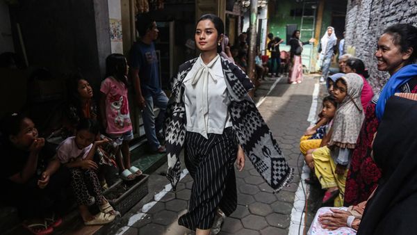 Potret Unik Peragaan Busana di Tengah Perkampungan Semarang