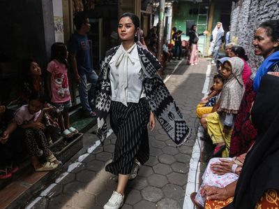 Potret Unik Peragaan Busana di Tengah Perkampungan Semarang