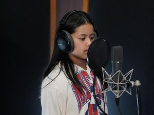 Presentasi Pakai Bahasa Inggris, Putri Zita Anjani Tuai Pujian Netizen