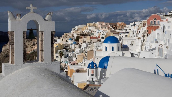 A view of the village of Oia, as the seismic activity continues, on the island of Santorini, Greece, February 20, 2025. REUTERS/Nicolas Economou