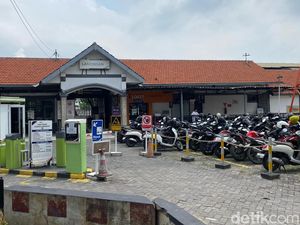 501 Pelanggan Naik KA di Stasiun Lamongan Saat Libur Kenaikan Isa Almasih 501 Pelanggan Naik KA di Stasiun Lamongan Saat Libur Kenaikan Isa Almasih