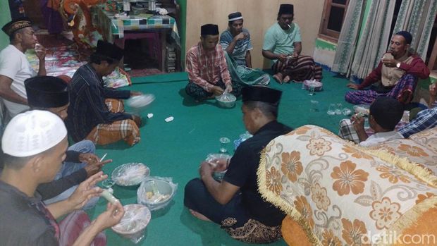 Suasana doa Wura Bola di Bima, NTB, Sabtu (15/2/2025) malam. (Dok. Rafiin/detikBali)