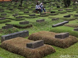 Mengerikan! Ini 5 Jenis Siksa Kubur Menurut Al-Quran dan Hadits