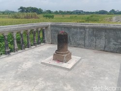 Misteri Tugu Manten di Tepi Tol Brangkal Klaten, Lingga atau Kemuncak ?