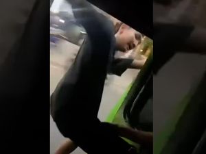 Video: Viral Pria Bikin Onar dalam Angkot di Bogor, Polisi Telusuri Video: Viral Pria Bikin Onar dalam Angkot di Bogor, Polisi Telusuri