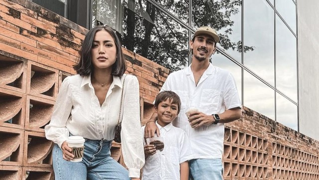 Berita Viral Selebriti dari InsertLive : Vincent Verhaag Dukung Jessica Iskandar Jadi Donatur ASI