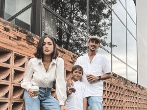 Vincent Verhaag Asyik Kulineran Bareng Istri dan Anak