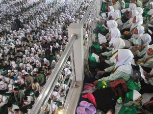 3 Ribu Santri Pecahkan Rekor MURI Pelafalan Huruf Hijaiyah 3 Ribu Santri Pecahkan Rekor MURI Pelafalan Huruf Hijaiyah