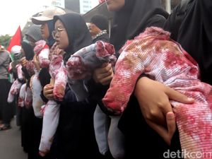 Foto Aksi Damai Bela Palestina di Bandung, Serukan Boikot Produk Israel