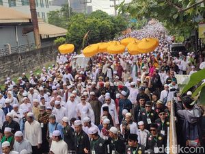Tumpah Ruah Umat Islam di Palembang Ikuti Ziarah Kubra, Ada Ketua MPR RI Tumpah Ruah Umat Islam di Palembang Ikuti Ziarah Kubra, Ada Ketua MPR RI