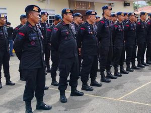 Kantor KPU-Bawaslu Palopo Dijaga Ketat Brimob Jelang Putusan MK Besok Kantor KPU-Bawaslu Palopo Dijaga Ketat Brimob Jelang Putusan MK Besok