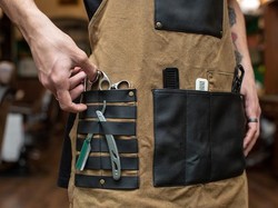 Kisah Imam Hanafi dan Pelajaran dari Tukang Cukur