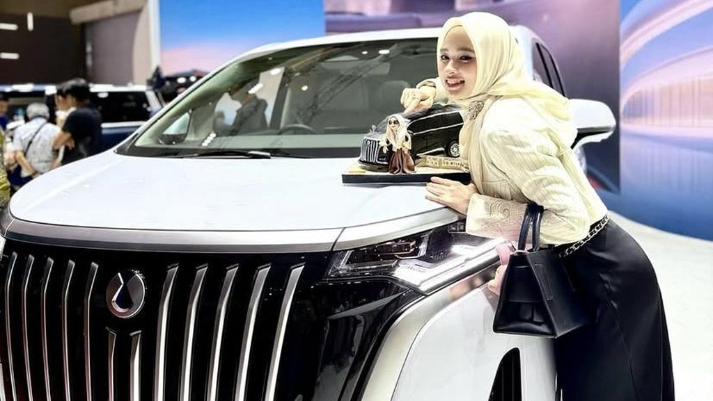 Inara Rusli Rayakan Ulang Tahun ke-32, Dapat Banyak Kue dan Hadiah Inara Rusli Rayakan Ulang Tahun ke-32, Dapat Banyak Kue dan Hadiah