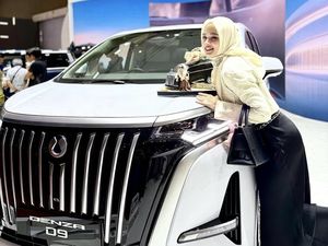 Inara Rusli Rayakan Ulang Tahun ke-32, Dapat Banyak Kue dan Hadiah