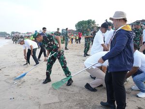 Peringatan HPSN, Plastik Masih Dominasi Sampah di Pantai Kedonganan Peringatan HPSN, Plastik Masih Dominasi Sampah di Pantai Kedonganan