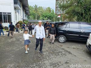 Momen Dedi Mulyadi Gandeng Putrinya di Sela Retret Magelang, Ngaku Kangen