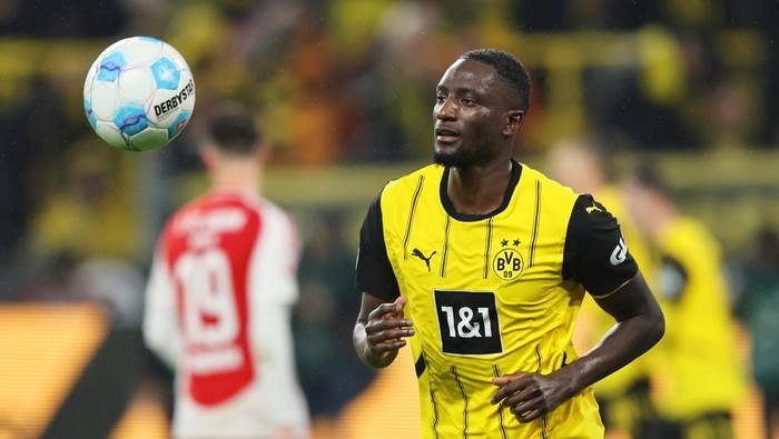 DORTMUND, GERMANY - FEBRUARY 22: Serhou Guirassy of Borussia Dortmund celebrates scoring his teams fourth goal during the Bundesliga match between Borussia Dortmund and 1. FC Union Berlin at Signal Iduna Park on February 22, 2025 in Dortmund, Germany. (Photo by Christof Koepsel/Getty Images)