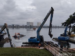 Wagub Rano Minta Semua Alat Berat Pengendalian Banjir Jakarta Dipasangi GPS