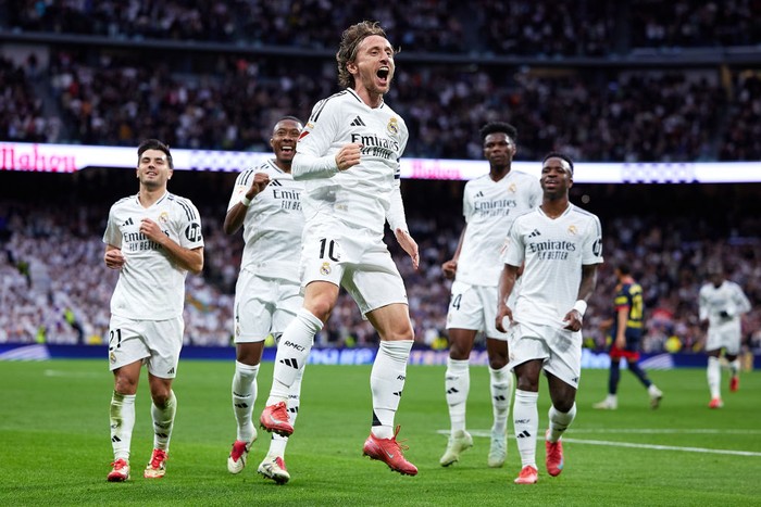 MADRID, SPAIN - FEBRUARY 23: Luka Modric of Real Madrid celebrates after scoring their side's first goal during the LaLiga match between Real Madrid CF and Girona FC at Estadio Santiago Bernabeu on February 23, 2025 in Madrid, Spain. (Photo by Alvaro Medranda/Quality Sport Images/Getty Images)