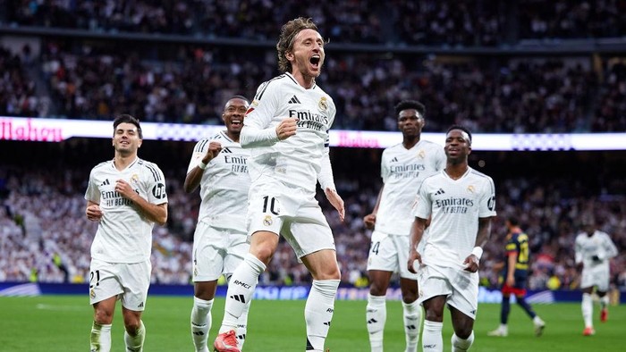 2201533643 MADRID, SPAIN - FEBRUARY 23: Luka Modric of Real Madrid celebrates after scoring their sides first goal during the LaLiga match between Real Madrid CF and Girona FC at Estadio Santiago Bernabeu on February 23, 2025 in Madrid, Spain. (Photo by Alvaro Medranda/Quality Sport Images/Getty Images)