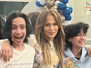 Foto Langka Anak Kembar Jennifer Lopez Kini Sudah Remaja, Ultah ke-17 Foto Langka Anak Kembar Jennifer Lopez Kini Sudah Remaja, Ultah ke-17